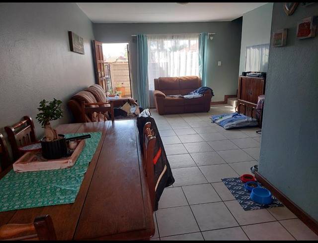 2 BEDROOM TOWNHOUSE FOR SALE IN ANNLIN